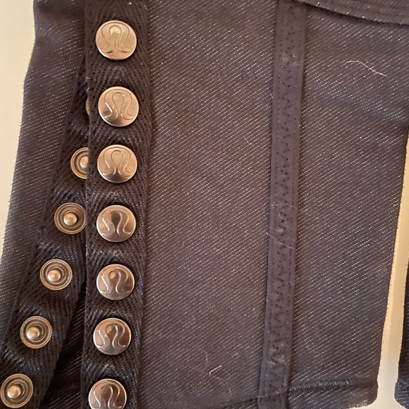 Lululemon Button Capri size 2 - Picture 7 of 8